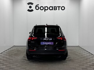 2017 Volkswagen Tiguan II, чёрный, 1533000 рублей, вид 5