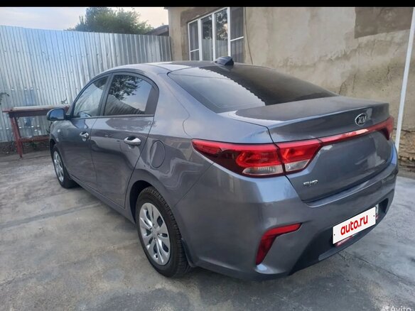 2018 Kia Rio IV, серый, 1300000 рублей - вид 2