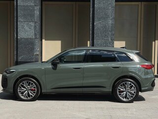 2026 Audi Q5 40 TFSI III (GU), зелёный, 6300000 рублей, вид 3