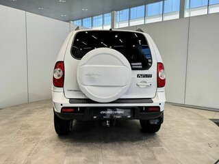 2018 Chevrolet Niva I Рестайлинг, белый, 740000 рублей, вид 4