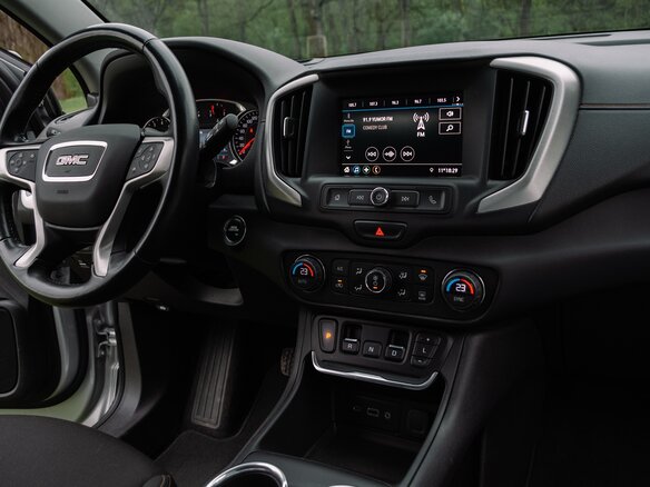 2021 GMC Terrain II, серый, 2273000 рублей - вид 16