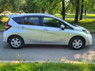 2018 Nissan Note e-Power II Рестайлинг, серый, 1480000 рублей, вид 3
