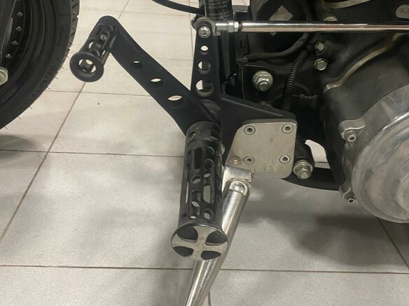2009 Harley-Davidson Softail Custom, чёрный, 1600000 рублей - вид 4