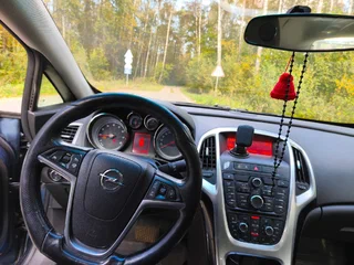 2013 Opel Astra GTC J Рестайлинг, голубой, 580000 рублей, вид 3