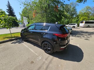 2021 Kia Sportage IV Рестайлинг, чёрный, 2500000 рублей, вид 4