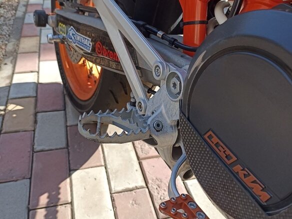 2017 KTM 690 SMC R, белый, 710000 рублей - вид 10