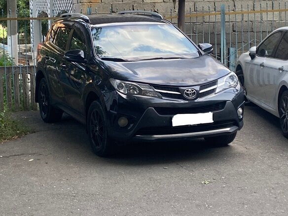 2015 Toyota RAV4 IV (XA40), чёрный, 1700000 рублей - вид 1