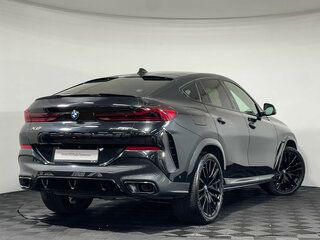 2022 BMW X6 40i III (G06), чёрный, 8065000 рублей, вид 2