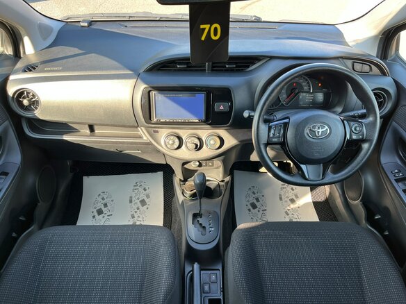 2018 Toyota Vitz III (XP130) Рестайлинг 2, серый - вид 15