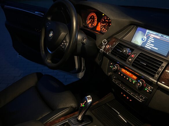 2011 BMW X5 35i II (E70) Рестайлинг, белый, 2000000 рублей - вид 13