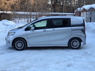 2014 Honda Freed I, серый, 1370000 рублей, вид 4