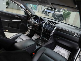 2015 Toyota Camry VII (XV50) Рестайлинг, белый, 1550000 рублей, вид 5