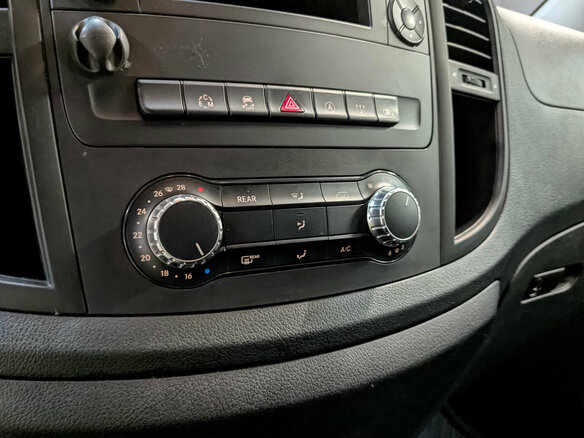 2019 Mercedes-Benz Vito 114 CDI L2 III (W447), чёрный, 3800000 рублей - вид 21