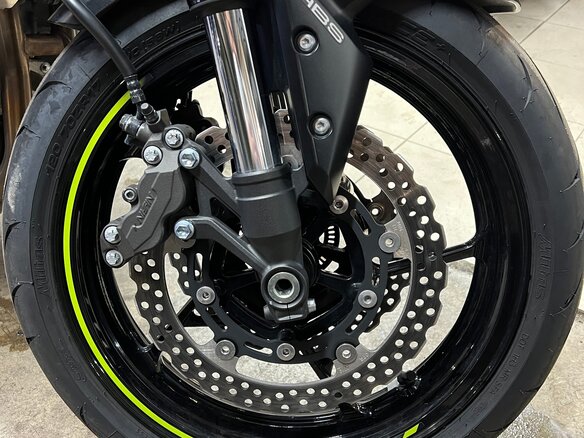 2021 Kawasaki Z 900, серый - вид 6