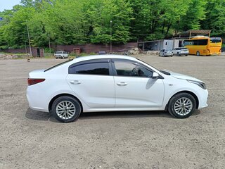 2019 Kia Rio IV, белый, 1650000 рублей, вид 4