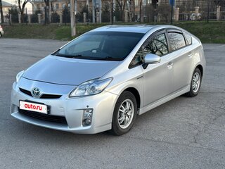 2011 Toyota Prius III (XW30), серебристый, 830000 рублей, вид 1