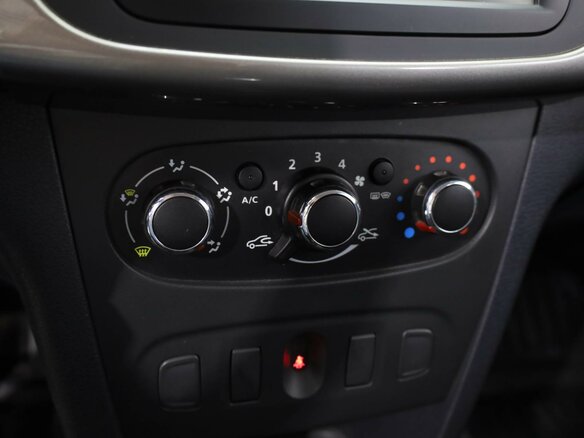 2022 Renault Logan Stepway II Рестайлинг, серебристый, 1149000 рублей - вид 12