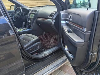 2016 Ford Explorer V Рестайлинг, чёрный, 2400000 рублей, вид 3