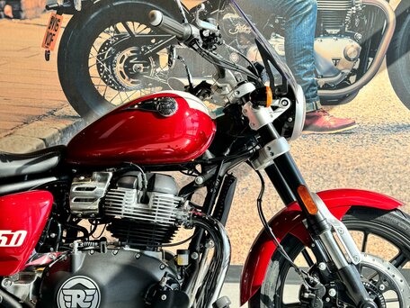 2026 Royal Enfield Super Meteor, пурпурный, 792000 рублей, вид 5