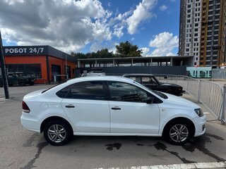 2019 Volkswagen Polo V Рестайлинг, белый, 830000 рублей, вид 2
