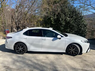 2023 Toyota Camry VIII (XV70) Рестайлинг, белый, 4750000 рублей, вид 3