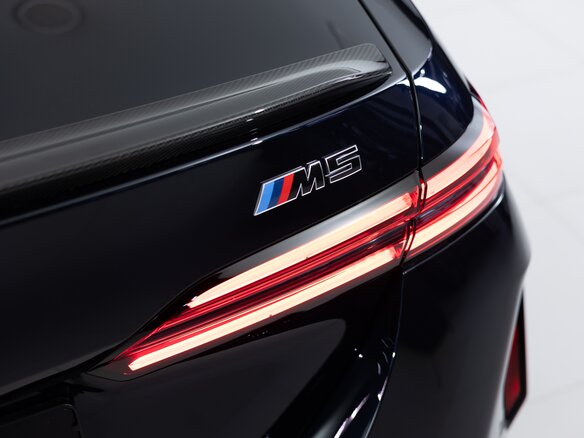 2025 BMW M5 VII (G90), синий, 21590000 рублей - вид 33