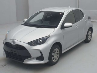 2020 Toyota Yaris IV, серый, 1300000 рублей, вид 1