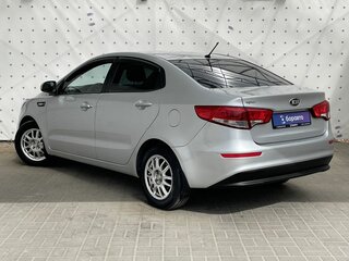 2015 Kia Rio III Рестайлинг, серебристый, 1050000 рублей, вид 5