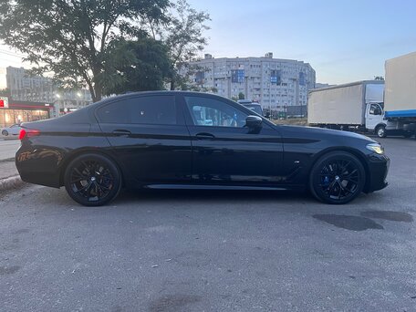 2021 BMW 5 серии 520i VII (G30/G31/G38) Рестайлинг, чёрный, 4690000 рублей, вид 5