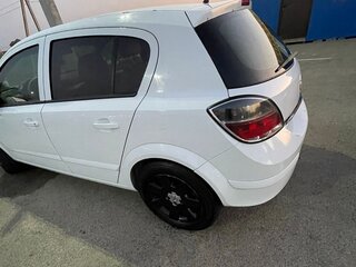 2008 Opel Astra H Рестайлинг, белый, 650000 рублей, вид 2