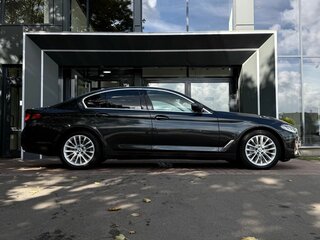 2020 BMW 5 серии 530i xDrive VII (G30/G31/G38) Рестайлинг, чёрный, 4739900 рублей, вид 4