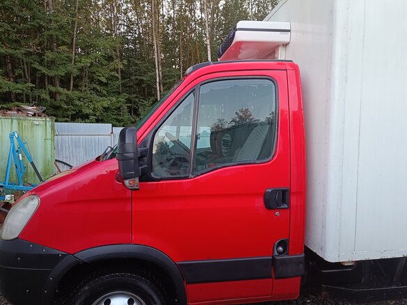 2011 Iveco Daily, красный, 1100000 рублей - вид 11