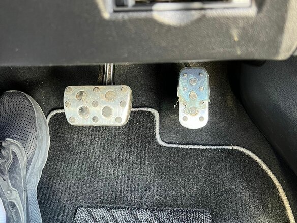 2019 Toyota Prius PHV ZVW52 IV (XW50), чёрный, 2400000 рублей - вид 17