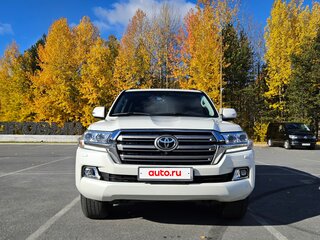 2015 Toyota Land Cruiser 200 Series Рестайлинг 2, белый, 5750000 рублей, вид 2