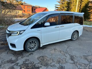 2017 Honda Stepwgn Spada V Рестайлинг, белый, 2800000 рублей, вид 4