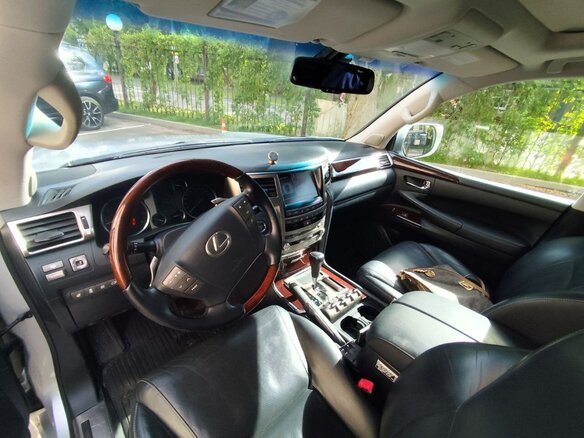 2012 Lexus LX 570 III, серебристый, 5000000 рублей - вид 6