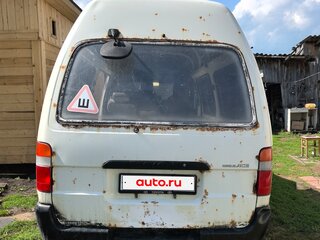 2004 Toyota Regius Ace H200, белый, 650000 рублей, вид 3