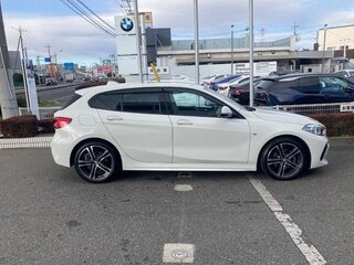 2021 BMW 1 серии 118i III (F40), белый, 1590000 рублей, вид 3