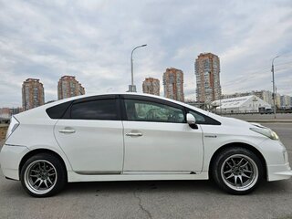 2010 Toyota Prius III (XW30), белый, 860000 рублей, вид 3