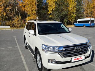 2015 Toyota Land Cruiser 200 Series Рестайлинг 2, белый, 5750000 рублей, вид 4