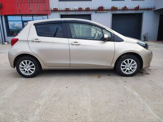 2014 Toyota Vitz III (XP130) Рестайлинг, коричневый, 1050000 рублей, вид 4