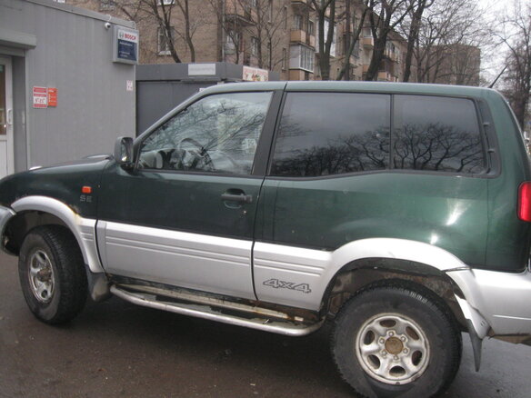 2001 Nissan Terrano II Рестайлинг 2, зелёный - вид 2