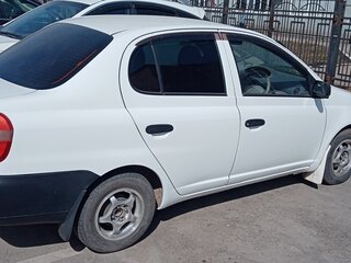 2000 Toyota Platz, белый, 450000 рублей, вид 5