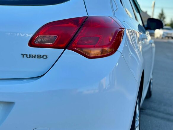2011 Opel Astra J, белый, 700000 рублей - вид 11