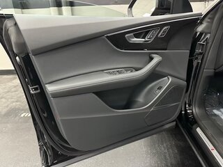 2023 Audi Q8 55 TFSI I (4M), чёрный, 11010311 рублей, вид 5