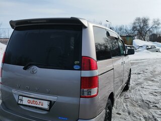 2002 Toyota Noah I (R60), серый, 650000 рублей, вид 3