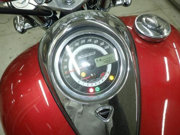 2012 Triumph Thunderbird 1600, красный, 800000 рублей - вид 6