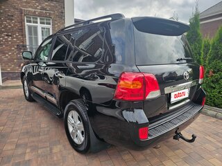 2013 Toyota Land Cruiser 200 Series Рестайлинг 1, чёрный, 4349000 рублей, вид 2