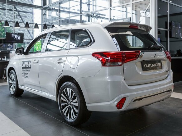 2022 Mitsubishi Outlander III Рестайлинг 3, белый - вид 7