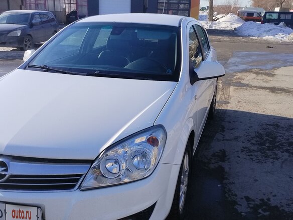 2012 Opel Astra H Рестайлинг, белый, 530000 рублей - вид 2